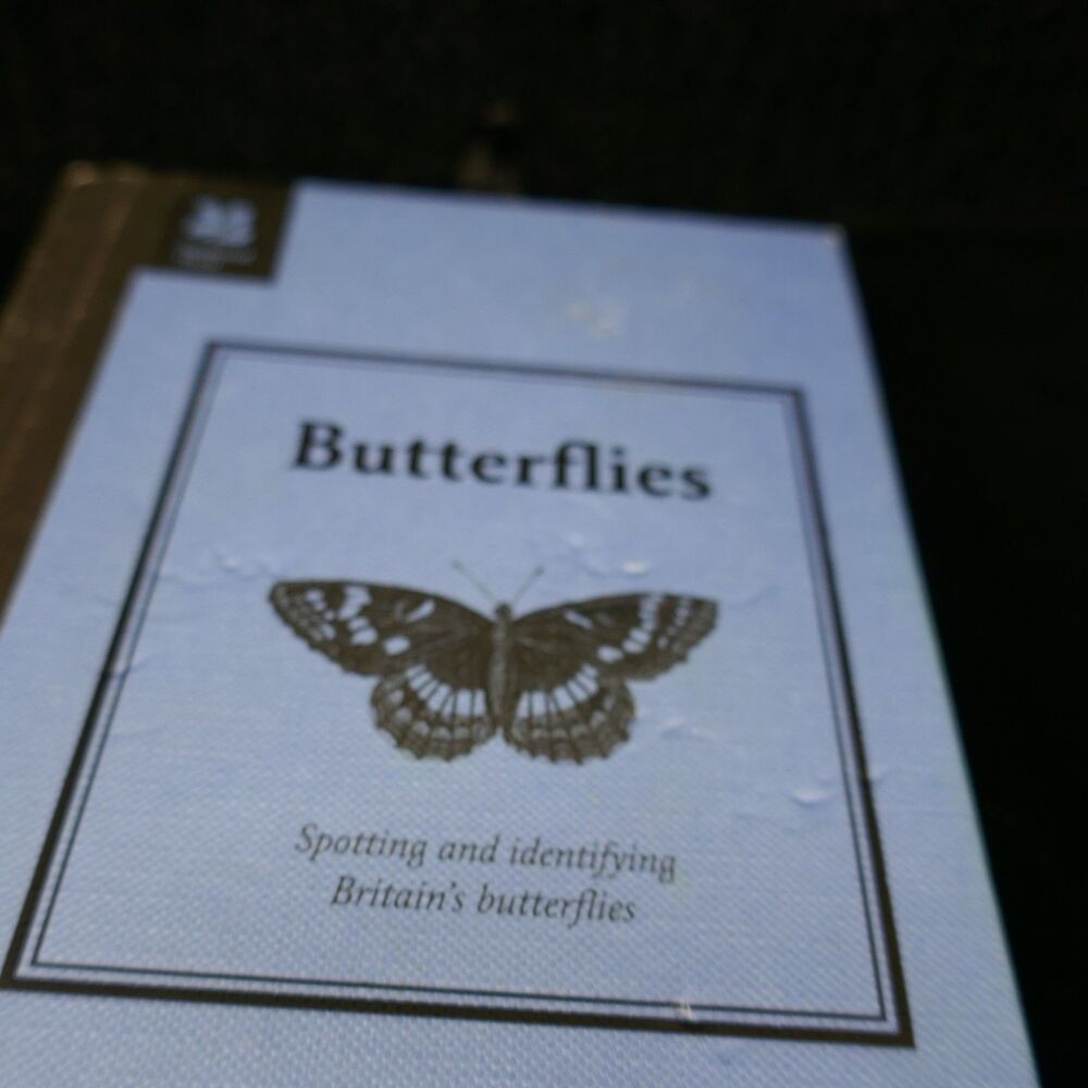 Butterflies: Spotting and identifying Britain's by Matthew Oates Hardcover Book - Picture 7 of 10